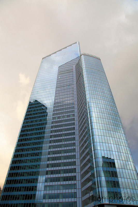 architecture reportage paris 26h la défense tour building verre vitre imposant