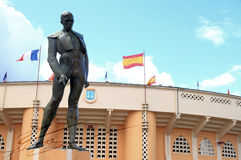 architecture reportage pays basque retour arène mont de marsan torero statue mauro corda corrida bronze