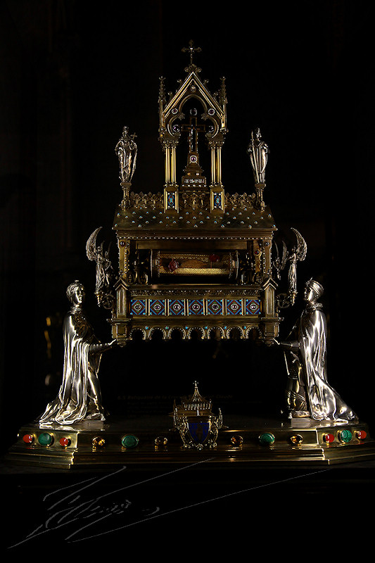 reportage divers paris notre dame notre-dame cathédrale bijoux trésors or argent calice