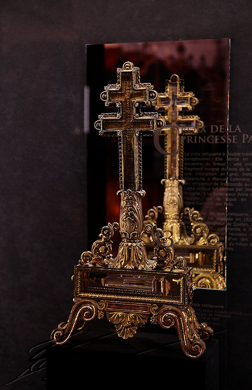 reportage divers croix reliquaire relique paris notre dame notre-dame cathédrale bijoux trésors or argent calice