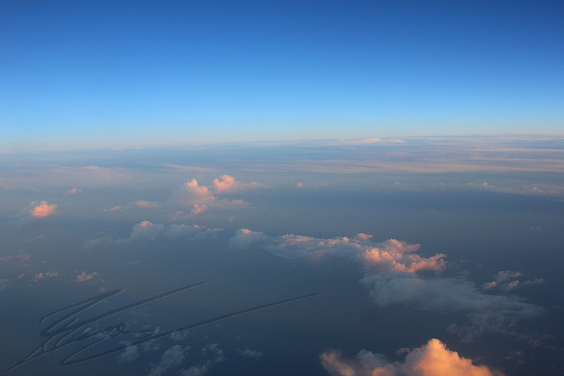 reportage 2013 usa USA Amérique america murika US ocean water eau avion plane fly vol réveil levé de soleil sur les nuages sun rising over the clouds