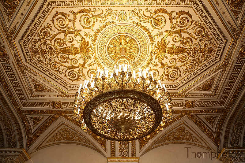reportage photo 2018 russie saint petersbourg petrograd hermitage palais d'hiver winter palace déco roccoco dorure or gold luxury plafond ceiling lustre