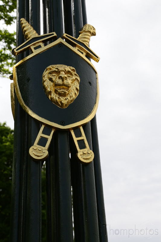 reportage photo 2018 russie saint petersbourg petrograd parc park champs de mars lila lilacs lion pont décoration sculpture gold or doré