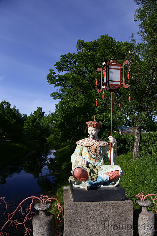reportage photo 2018 russie saint petersbourg petrograd parc village asiatique japon chine statue