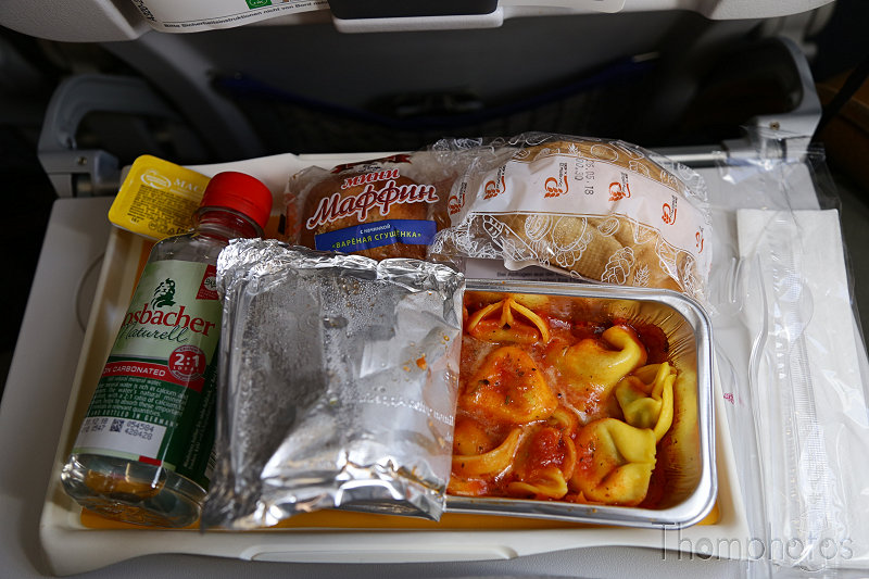 reportage photo 2018 russie saint petersbourg petrograd avion vol retour rentrer nuages fly flight plane airbus A320 ciel sky repas meal manger