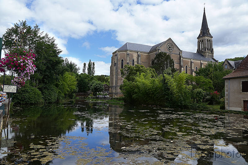architecture église church mare water eau aquarium perigord france