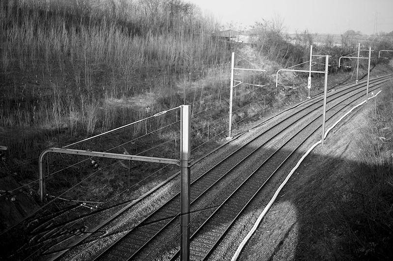architecture noir et blanc nb pont voie chemin de fer train rail caténaire câble électrique cff sncf