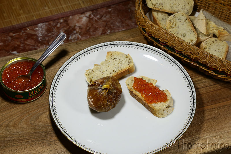 cuisine cooking plat nourriture bouffe repas meal fait maison hand made figues au foie gras entrée brive caviar rouge saumon russie