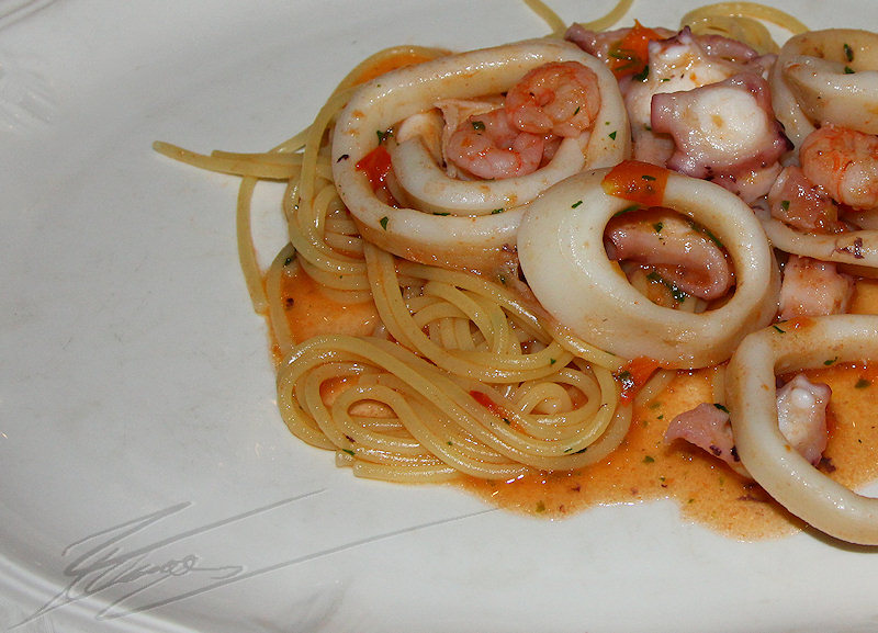 cuisine cooking plat repas nourriture pâtes la giocconda genève à volonté spaghetti de la mer anneaux sèches calamar crevettes