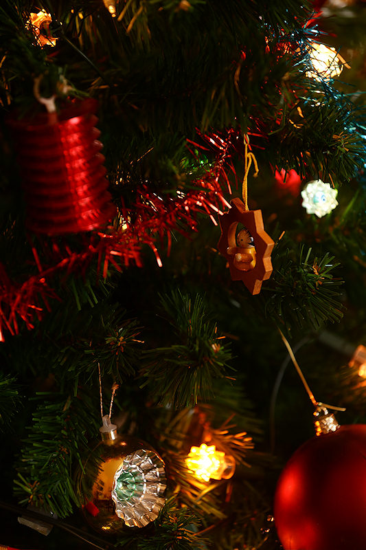 divers fête festival fest noël christmas joyeux happy décoration sapin pine tree arbre vert green déco guirlandes hiver winter boules balls colors couleurs colorées colored