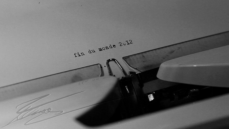 divers apocalypse fin du monde 21/12/12 21 décembre 2012 prophétie maya écriture machine à écrire ancien noir et blanc panique destruction humanité peur ou pas ...