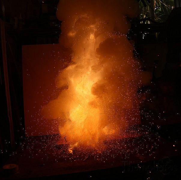 pyrotechnie pyro feu flamme explosion fire explosion tnt boom kaboom t.n.t. AC/DC