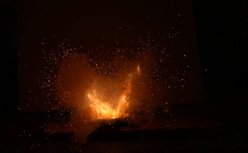 pyrotechnie pyro feu flamme explosion fire explosion tnt boom kaboom t.n.t. AC/DC