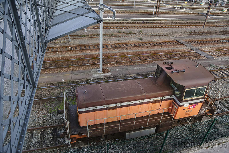 véhicule train loco locomotive sncf chemin de fer gare de brive locotracteur orange manoeuvre diesel Y8000 Y8033