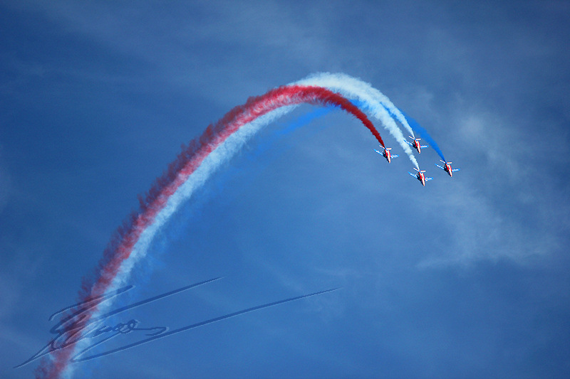 trans-RC avion ciel bleu vol oiseau d'acier alphajet meilleur looping boucle formation patrouille de france fumigène bleu blanc rouge aérien balet