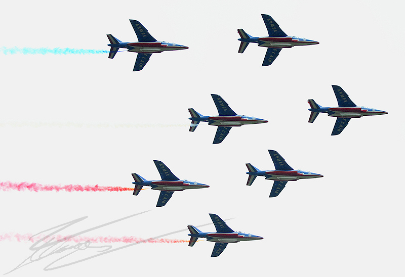 trans-RC avion ciel bleu vol oiseau d'acier alphajet meilleur formation patrouille de france fumigène bleu blanc rouge aérien balet
