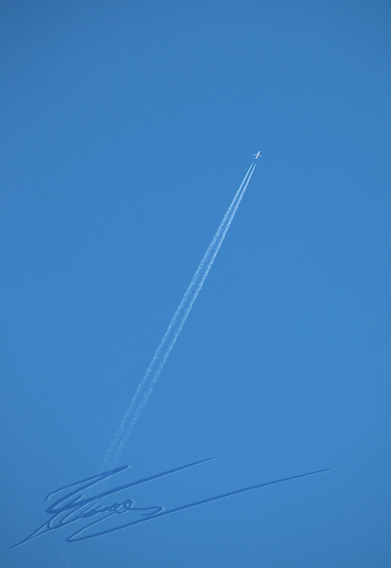 trans-RC avion trainée double ciel bleu condensation haute atmosphère vol oiseau d'acier
