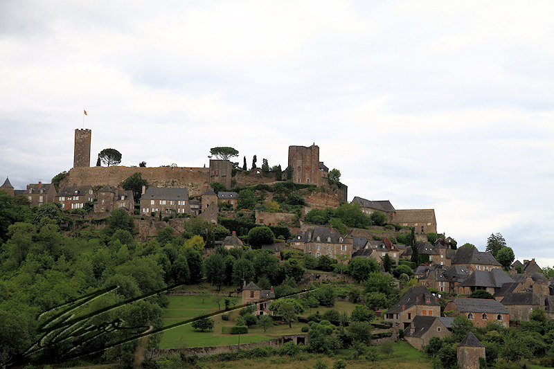 reportage 2011 village médiéval turenne france pluie moyen âge middleaged château castle