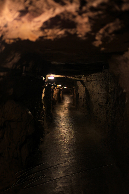 france lacave grotte entrée boyaux des mines passage souterrain