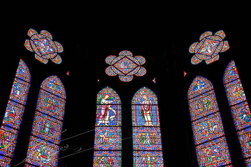 reportage pays basque ville bayonne france vitraux colorés cathédrale
