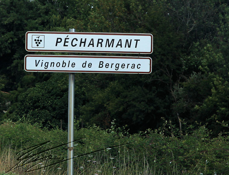 reportage pays basque retour panneau routier pécharmant vignoble bergerac vin pet charmant