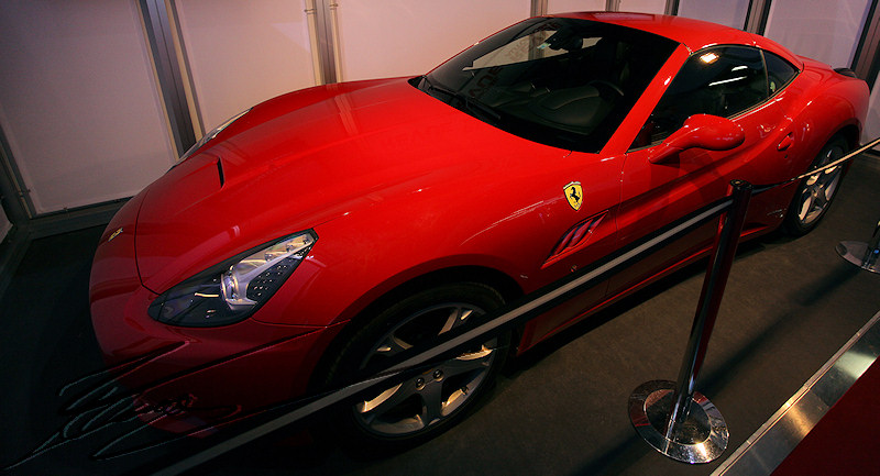 reportage salon de l'automobile et de l'accessoire genève palexpo expo voiture Ferrari
