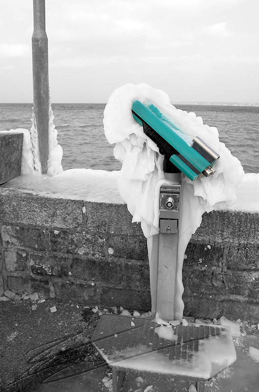 reportage versoix 2012 lac de genève léman gelé quai vent tempête gel glace -15°C 120km/h 120 km / h sculpture longue vue bleu galaxy