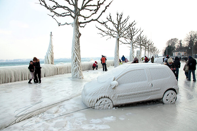 reportage versoix 2012 lac de genève léman gelé quai vent tempête gel glace -15°C 120km/h 120 km / h voiture arbre twingo sculpture