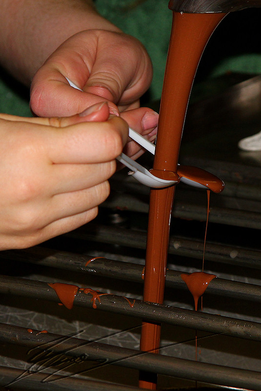 reportage 2012 chocolat choco chocolaterie rapp prangin artisan atelier robinet fontaine chocolat lait