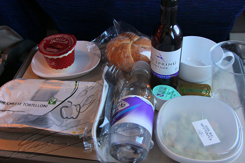 reportage 2013 usa USA Amérique america murika US avion vol plane fly boeing 747 meal plateau-repas vin rouge pas mauvais