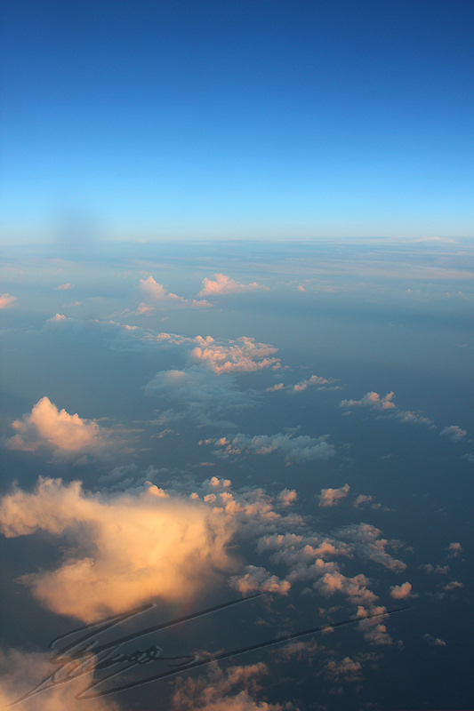 reportage 2013 usa USA Amérique america murika US ocean water eau avion plane fly vol réveil levé de soleil sur les nuages sun rising over the clouds