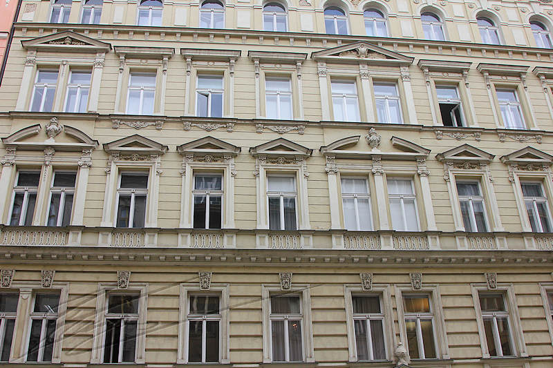 reportage 2014 république tchèque tchéquie czech prague praha cz ville architecture U milosrdných drunken monkey façade immeuble building singe ivre