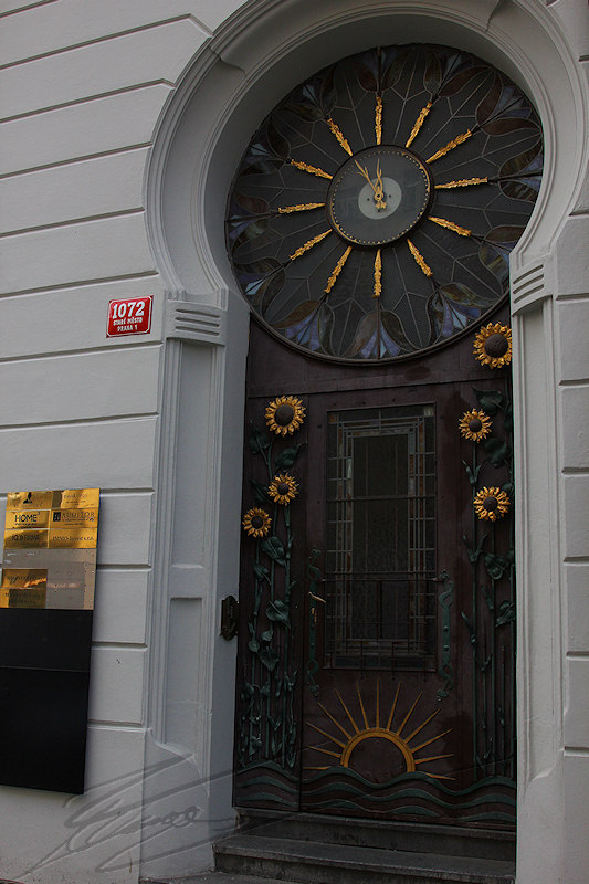 reportage 2014 république tchèque tchéquie czech prague praha cz ville architecture Haštalská rue street door porte horloge clock horloj