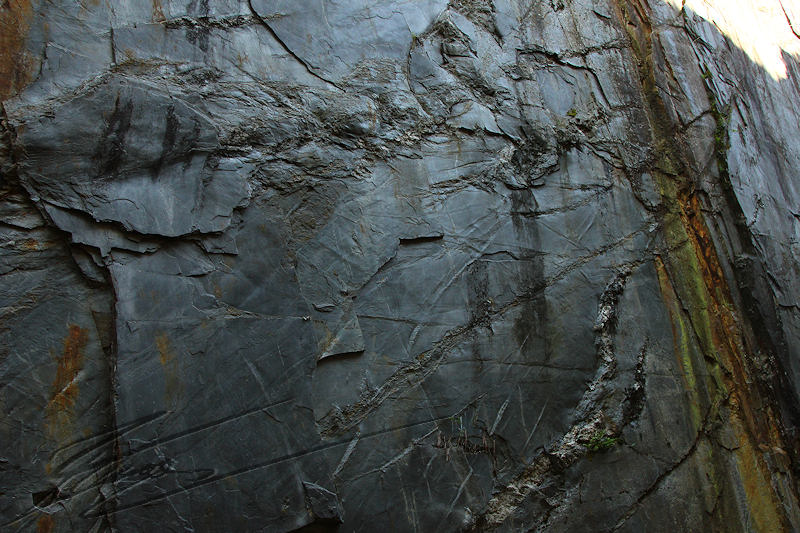 reportage 2014 corrèze travassac donzenac pans gris bleu ardoise ardoisière artisan allassac toiture roof rock pierre roche fissure veine quartz