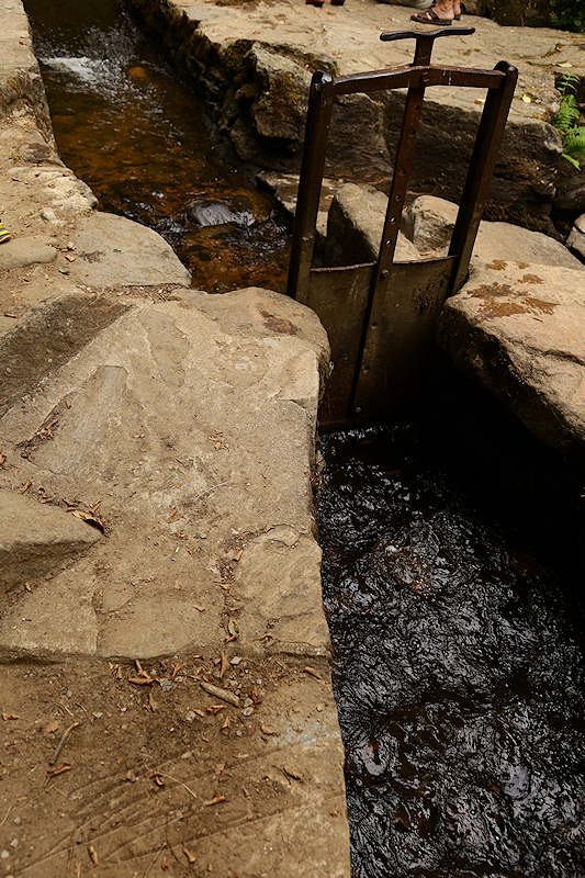 reportage 2015 france corrèze aubazine canal des moines monk brive malemort corrèze ancien eau water nature écluse source roche rock pierre stone métal