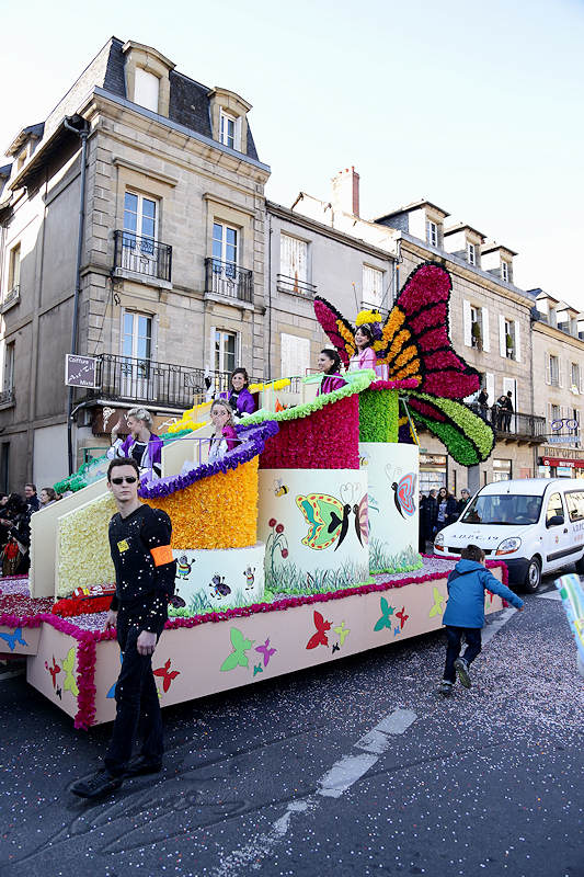 reportage 2015 france corrèze malemort sur corrèze brive la gaillarde carnaval mardi gras fête char reines du bal dauphines miss beautées belles filles jolies