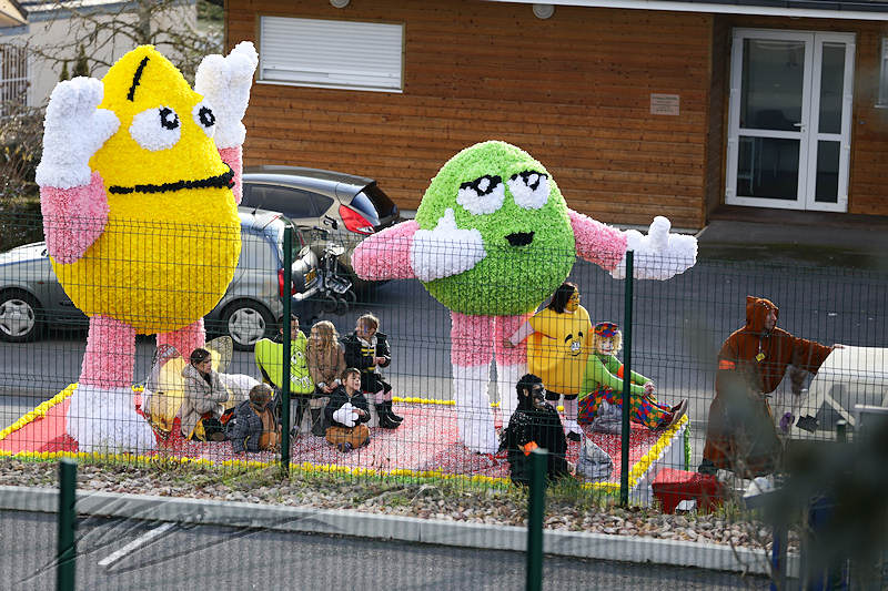 reportage 2015 france corrèze malemort sur corrèze brive la gaillarde carnaval mardi gras fête char chariots m&m's chocolats bonbons confiserie