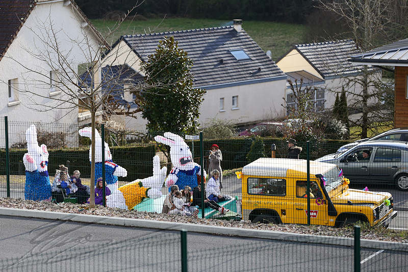 reportage 2015 france corrèze malemort sur corrèze brive la gaillarde carnaval mardi gras fête char chariots lapins crétins rabbits rabbids ubisoft