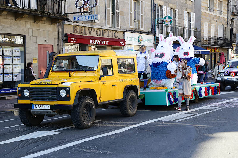 reportage 2015 france corrèze malemort sur corrèze brive la gaillarde carnaval mardi gras fête char lapins crétin ubisoft rabbits
