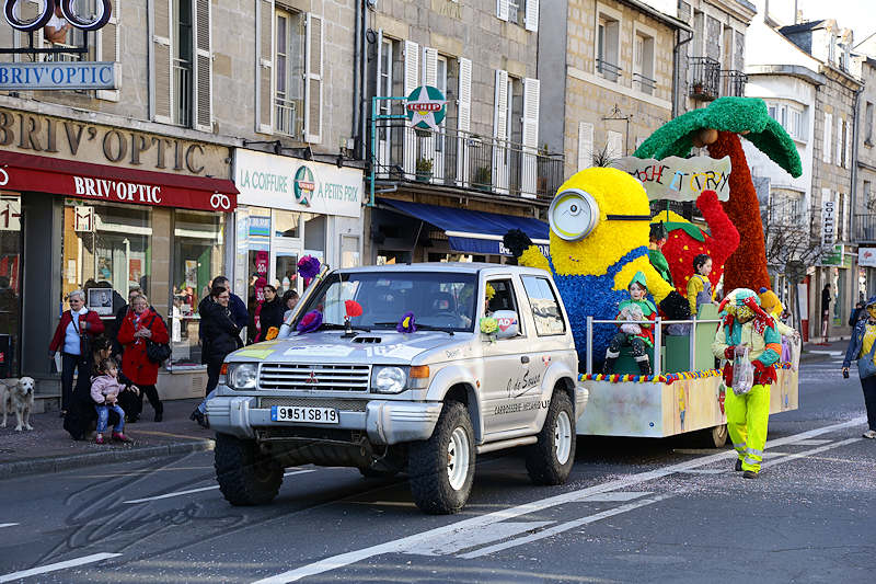 reportage 2015 france corrèze malemort sur corrèze brive la gaillarde carnaval mardi gras fête char minion mignon moi moche et méchant citron