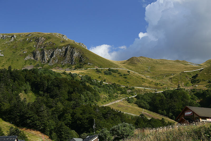 reportage 2015 france mont dore eau bouteille nature montagne auvergne mountain paysage landscape centre verdure green