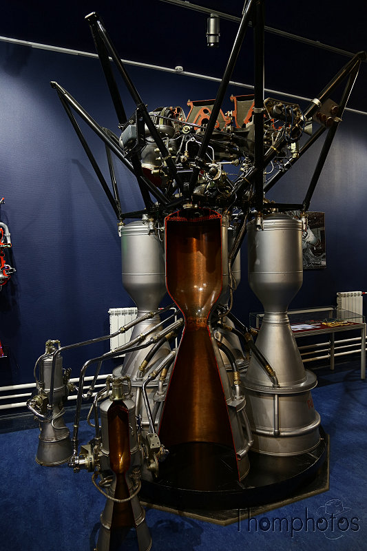 reportage photo 2018 russie saint petersbourg petrograd musée aéronautique espace space capsule conquête exploration science fusée moteur rocket
