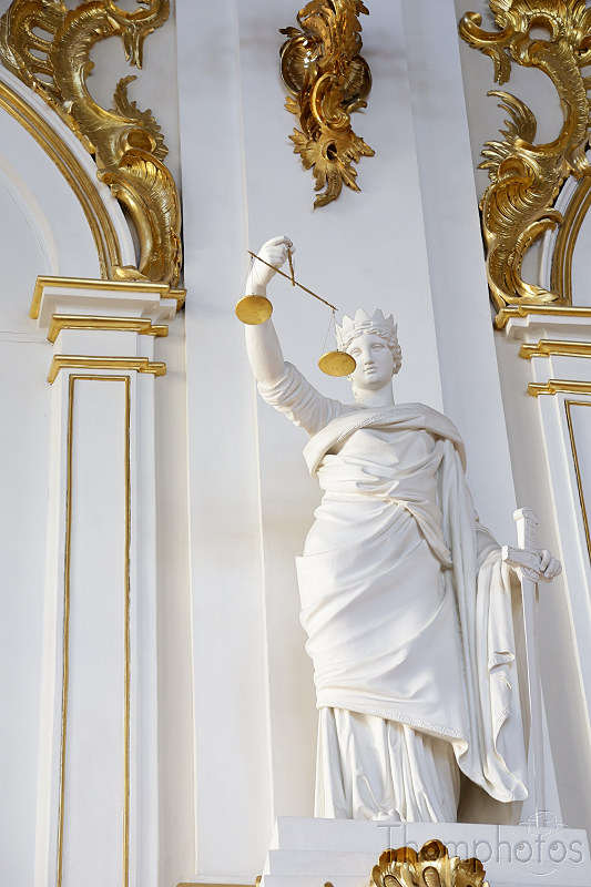 reportage photo 2018 russie saint petersbourg petrograd hermitage palais d'hiver winter palace déco roccoco dorure or gold luxury statue plâtre blanc