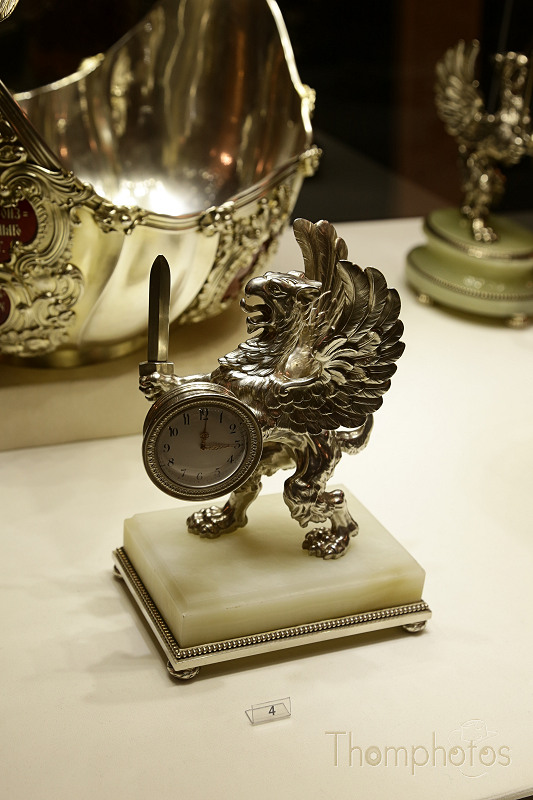 reportage photo 2018 russie saint petersbourg petrograd musée fabergé museum oeuf egg précieux rare collection tsar griffon montre horloge argent silver