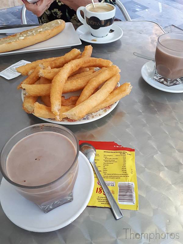 reportage photo été 2019 espagne españa berja sam breakfast petit déjeuné colacao churros chocolat au lait