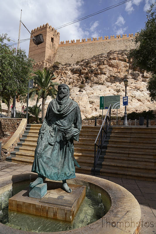 reportage photo été 2019 espagne españa berja sam almería ville city château castel alcazaba citadelle entrée entrance statue abd al-rahman III the third