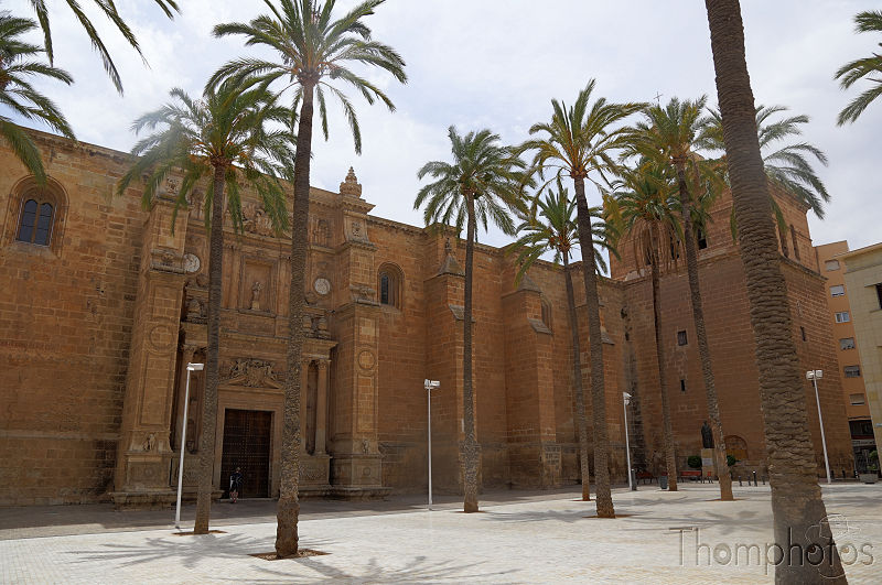 reportage photo été 2019 espagne españa berja sam almería ville city Catedral de la Encarnación d'Almería cathédrale forteresse place palmiers