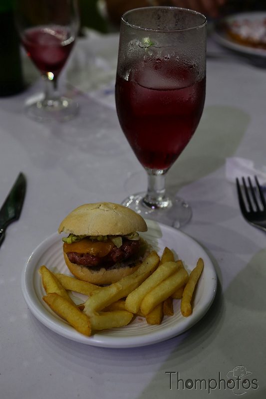 reportage photo été 2019 espagne españa berja sam bar tapas manger meal eat repas hamburger burger vino tinto de verano